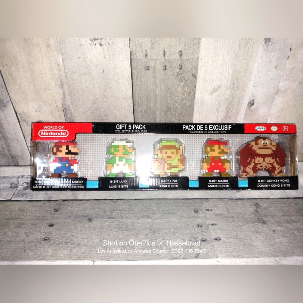 COPY - Super Mario 8 bit collectible figures